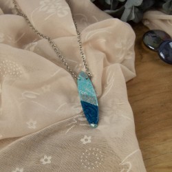 Quand la texture rencontre la géométrie : un collier qui a du caractère.