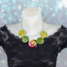 Des fleurs façon millefiori et des textures subtiles pour un style unique.