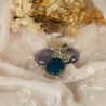Zoom sur le pendentif mica shift : brillance subtile en relief