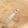 Chaque détail floral est un éclat de lumière travaillé avec précision.