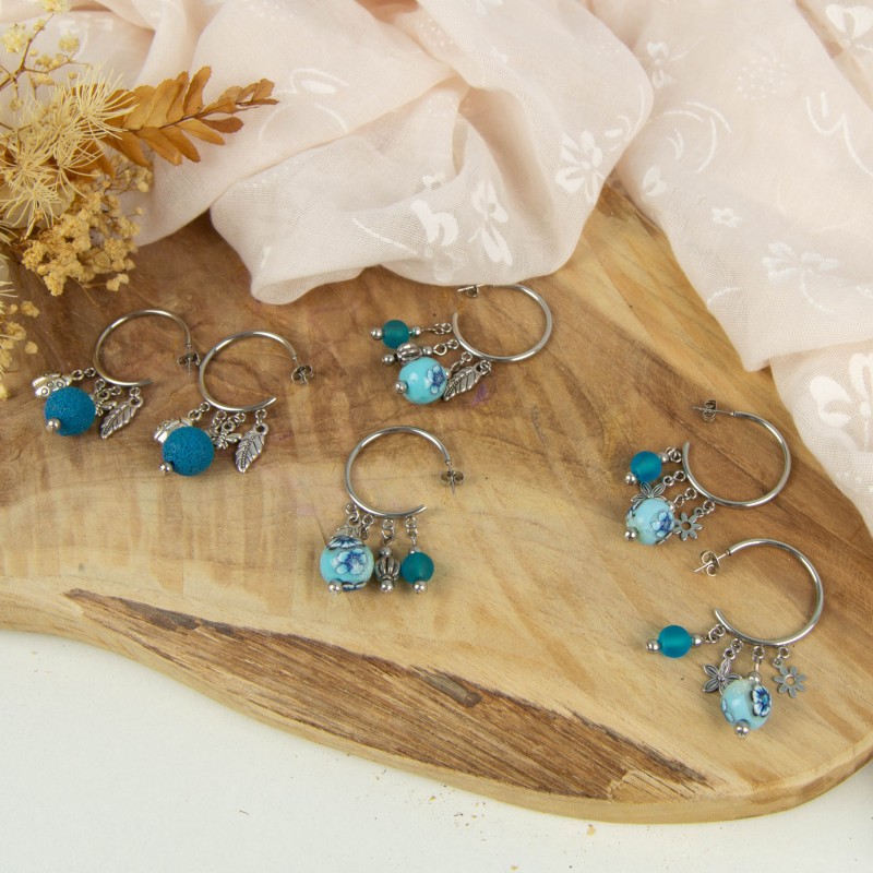 Créoles Reflets de bleu – Bijoux artisanaux modernes et originaux Créoles Reflets de bleu – Bijoux artisanaux modernes et originaux