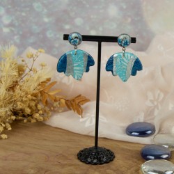 Des boucles d’oreilles légères et raffinées pour illuminer vos looks.