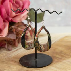 Boucles d’oreilles Éclats Baroques en forme de gouttes élégantes et légères.