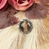 Vue globale de la bague sur fond neutre