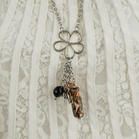 Détail des matériaux : métal, polymère et verre