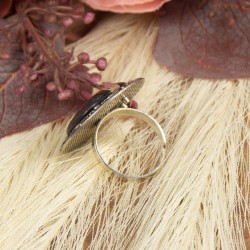 Vue de dos pour montrer qu’elle est réglable