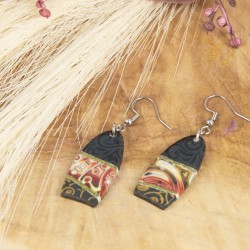 Zoom sur la forme navette transformée pour un style original et élégant.