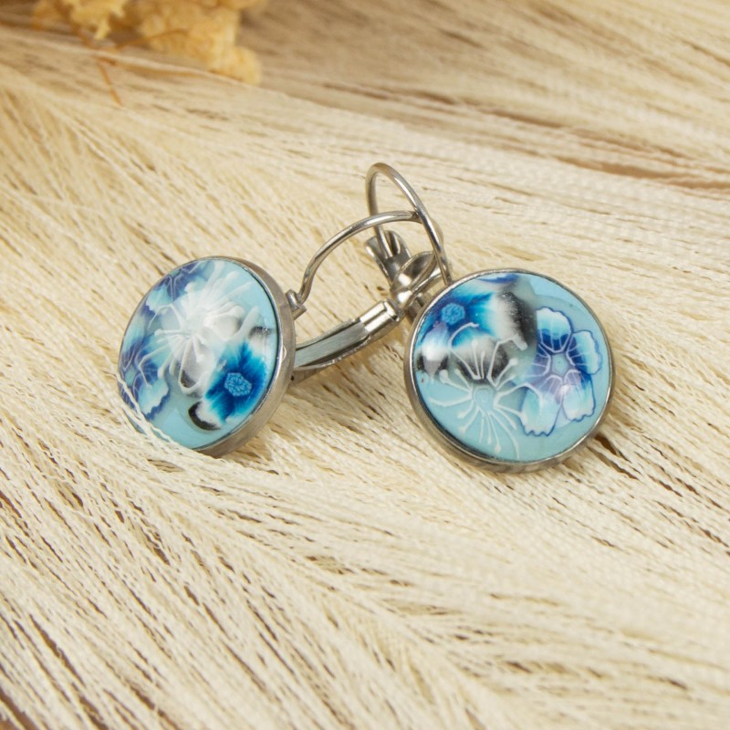 Dormeuses bleues, cabochon fleuri, milleriori