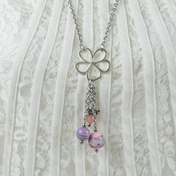 Collier en mouvement – pampilles qui dansent et lumière qui capte.